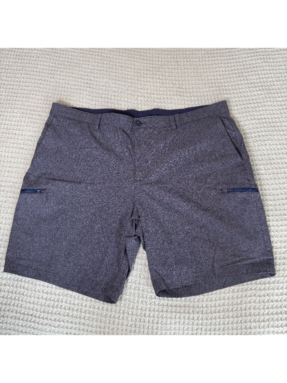 Tommy Bahama Coast Cargo 9" Shorts Men 44 Blue Active Outdoor Travel Golf Pocket